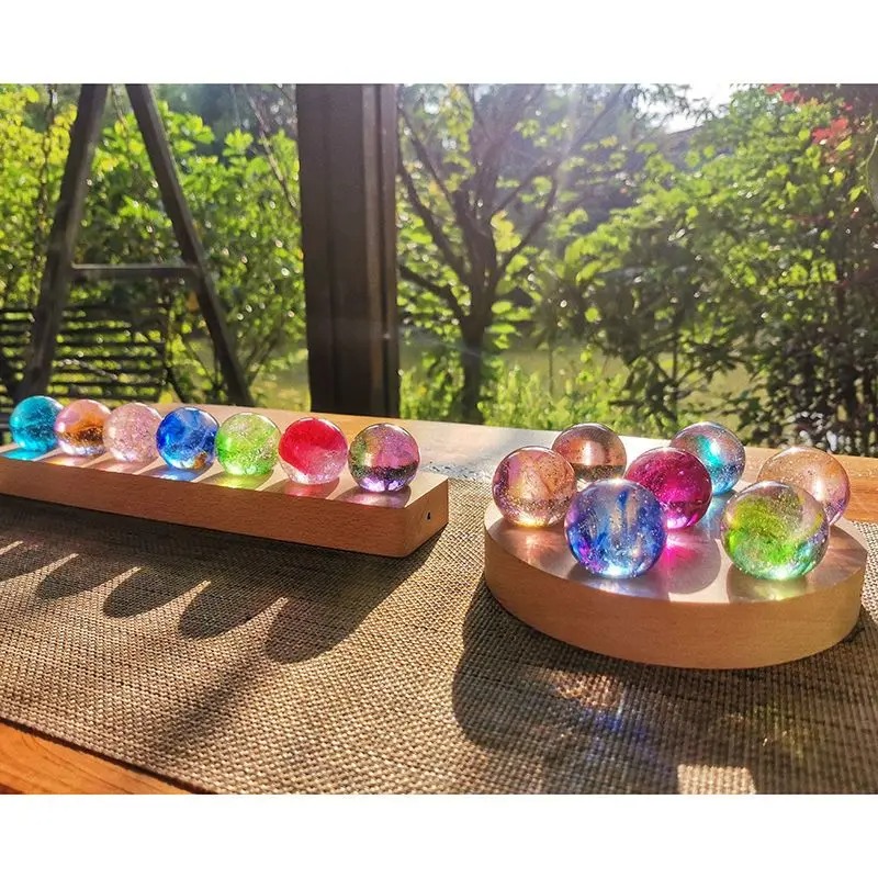 كرة زجاجية نجمية ملونة بتصميم  - مراجعة Solar System Orrery وسعره