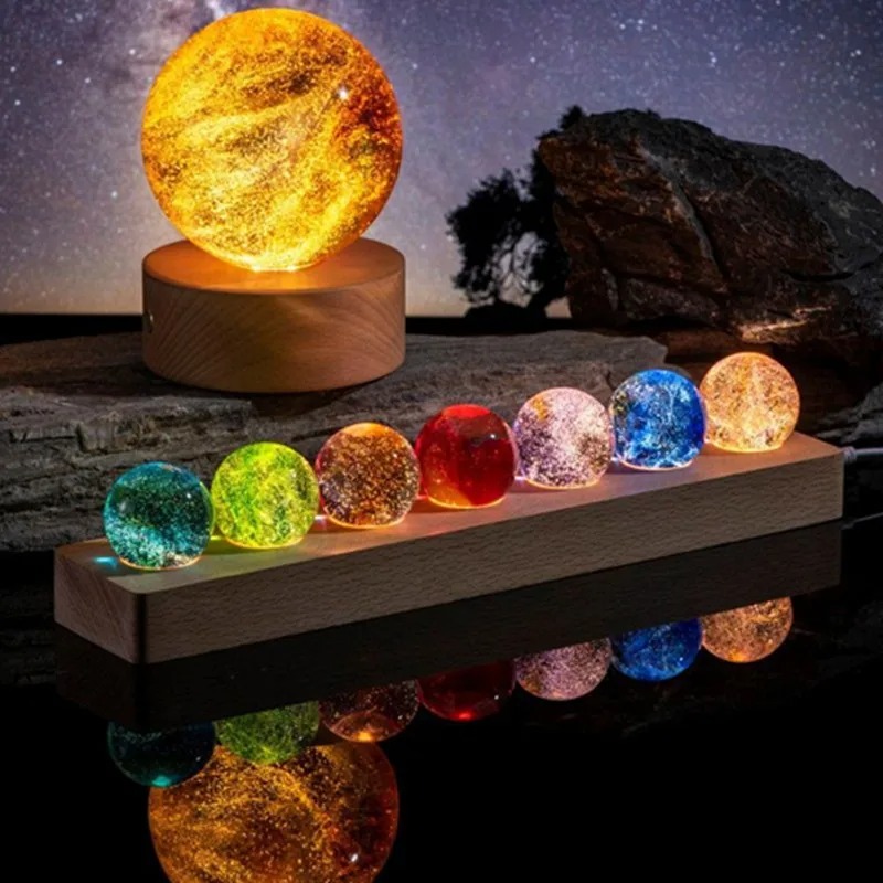كرة زجاجية نجمية ملونة بتصميم  - مراجعة Solar System Orrery وسعره