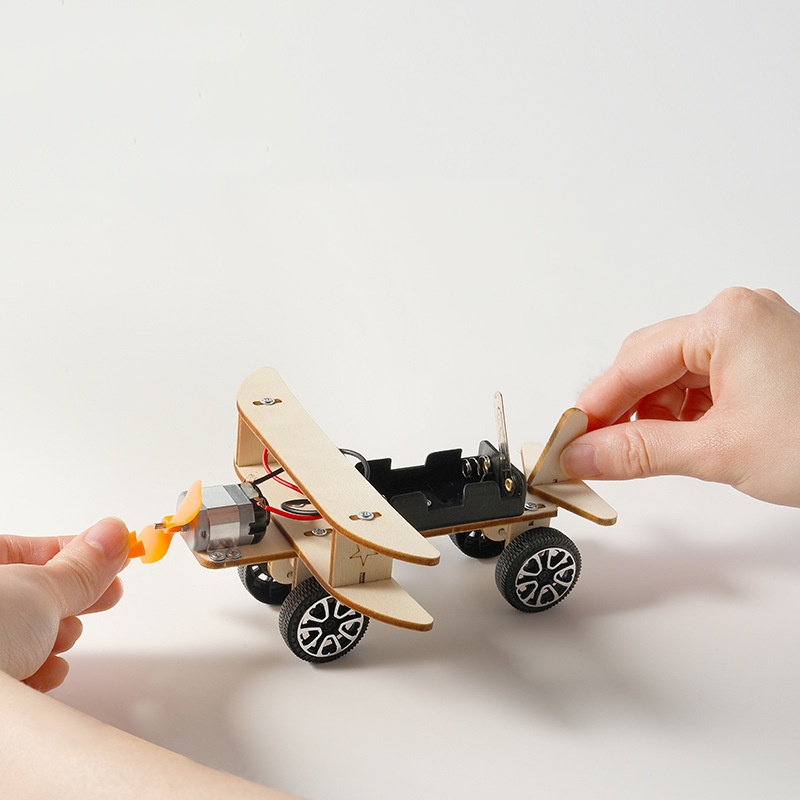 طائرة شراعية كهربائية خشبية قا - مراجعة Science Hobby Kit وسعره